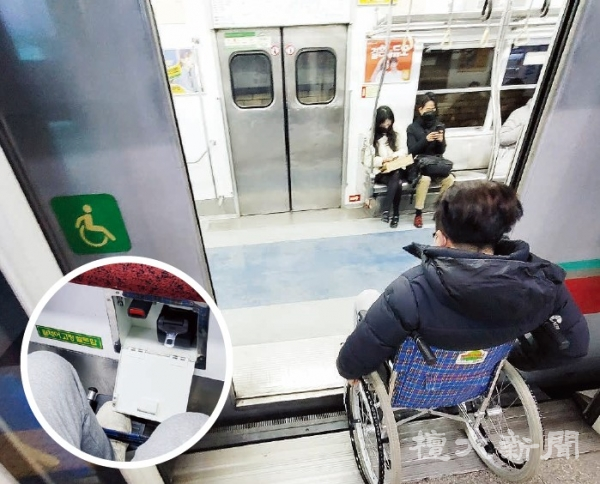 ▲ 기자가 지하철 3호선 종로3가역에서 휠체어를 타고 직접 이동하고 있다.